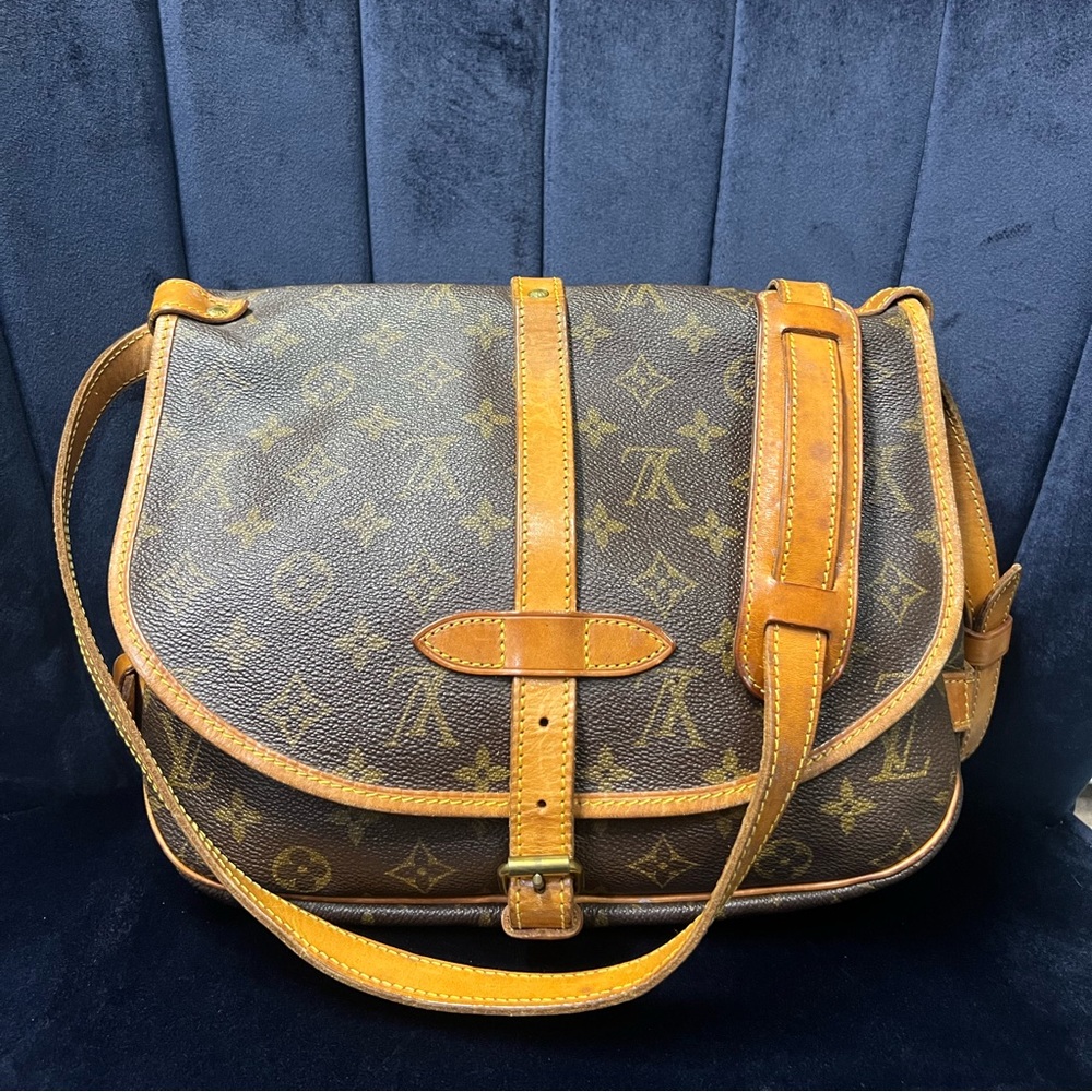 LOUIS VUITTON Vintage Monogram Saumur 25